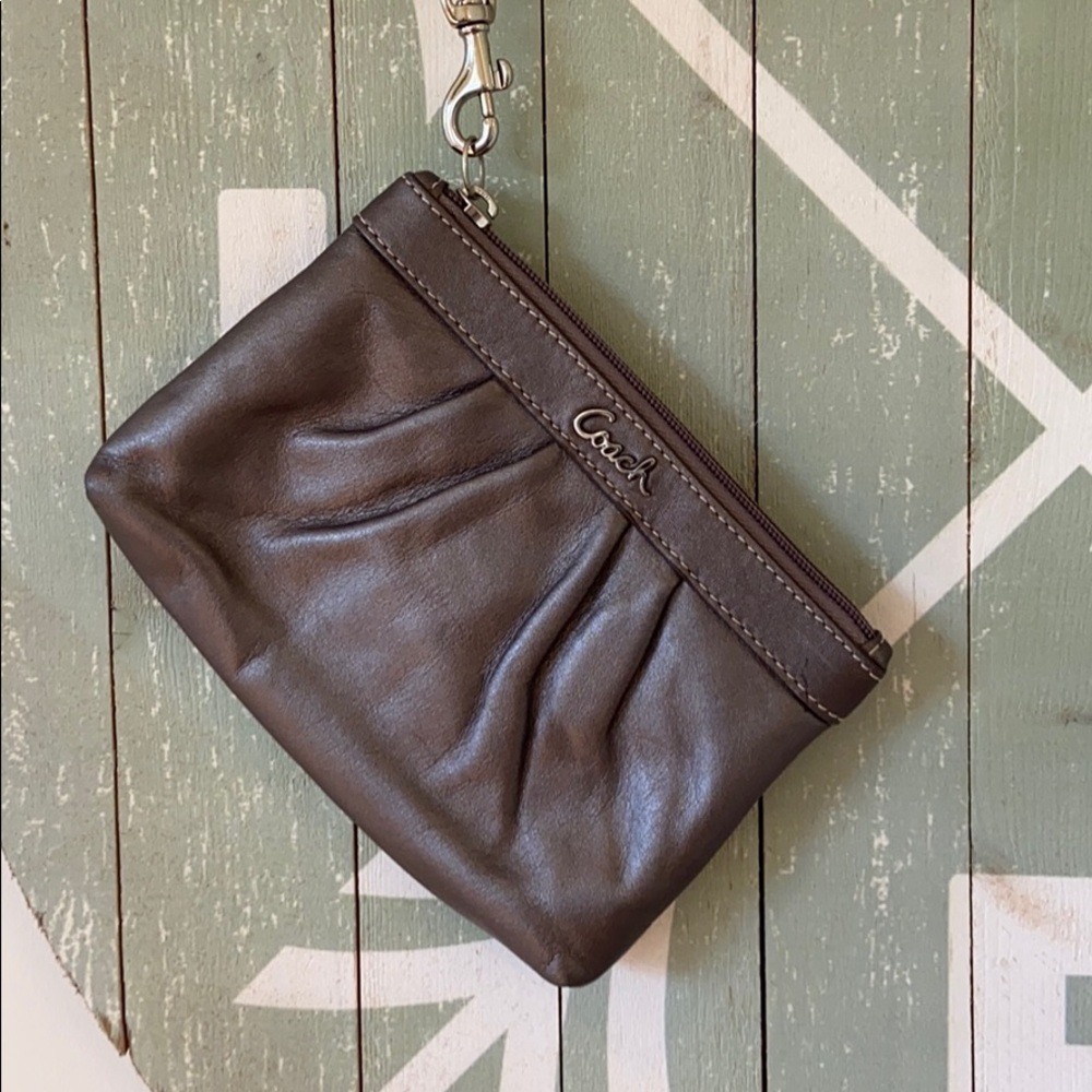 Adorable silver. Is he wristlet.